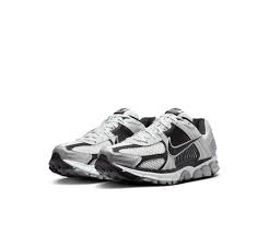 ◆正規品◆NIKE ZOOM VOMERO 5 WHITE(W)◆関税/送料無料◆人気◆ Nike Zoom Vomero 5 SE SP Men's Shoes. Nike.com