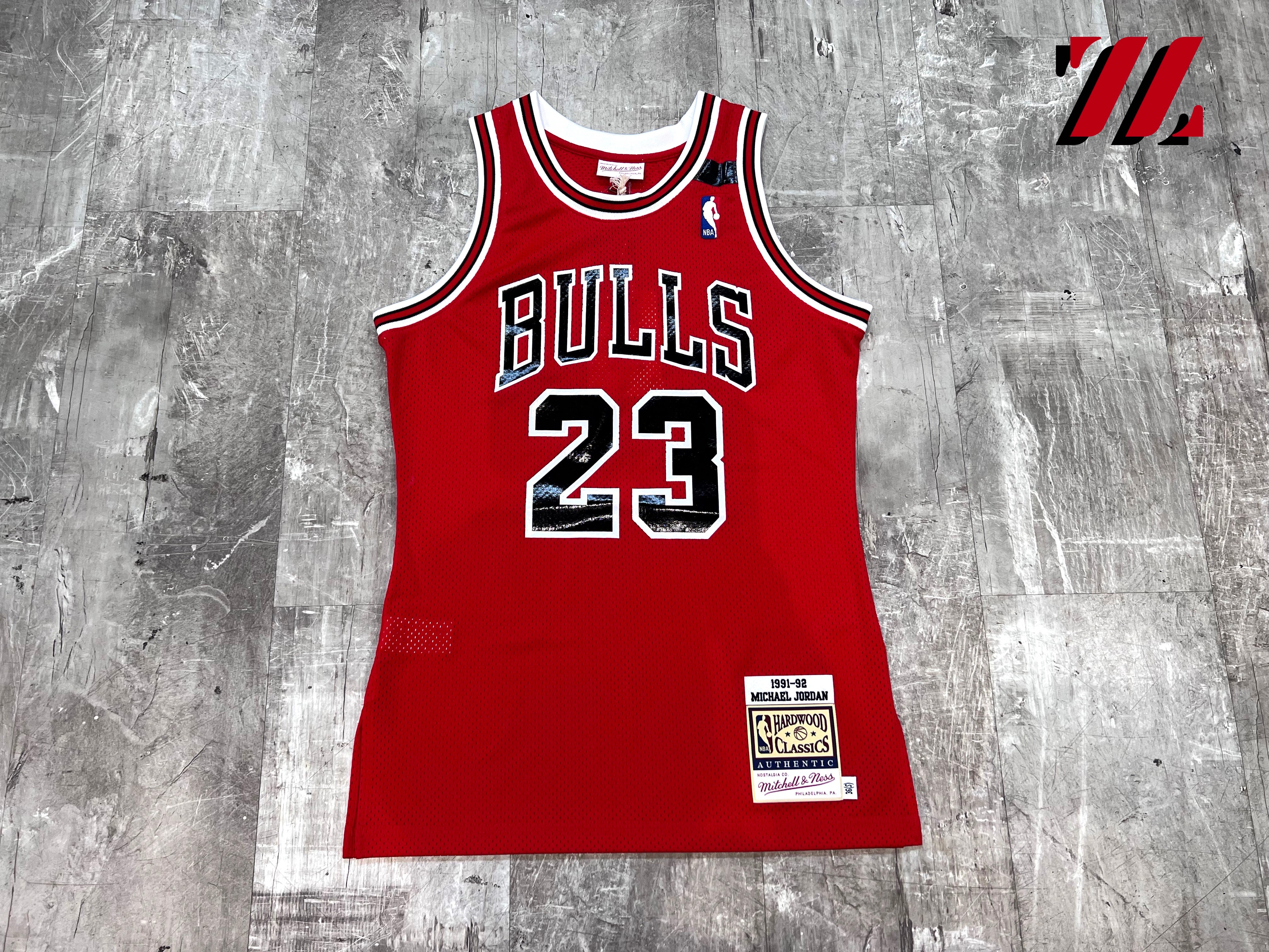 Chicago Bulls Michael Jordan Hardwood Classics Jersey - Michael Jordan -  Youth