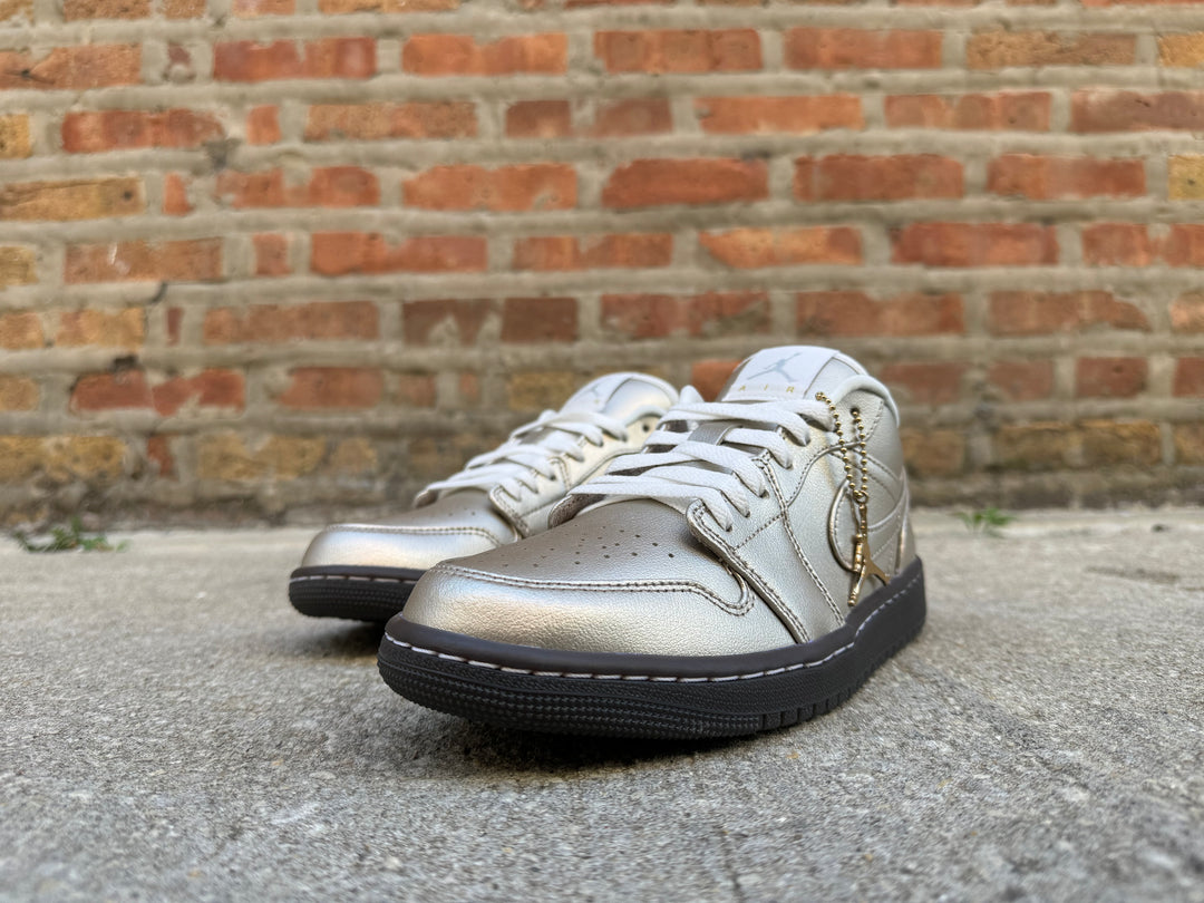 Women’s Air Jordan 1 Low SE “Metallic Zinc”