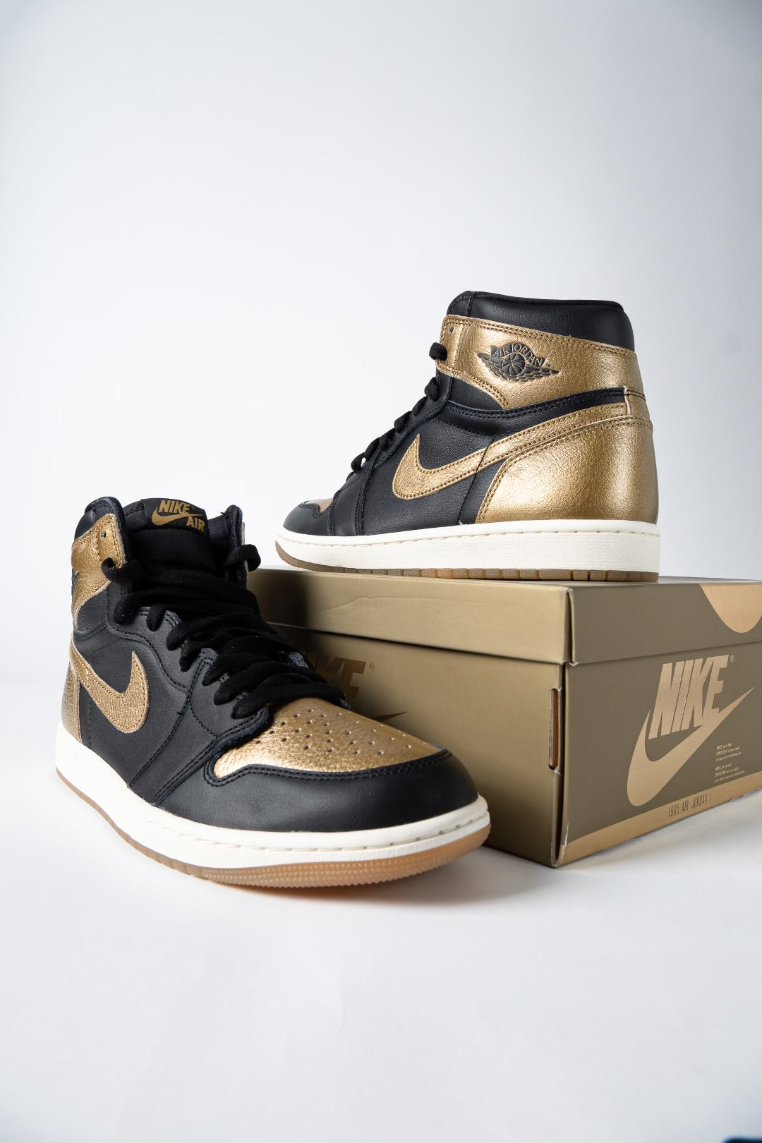 Men's Air Jordan 1 High OG “Metallic Gold”