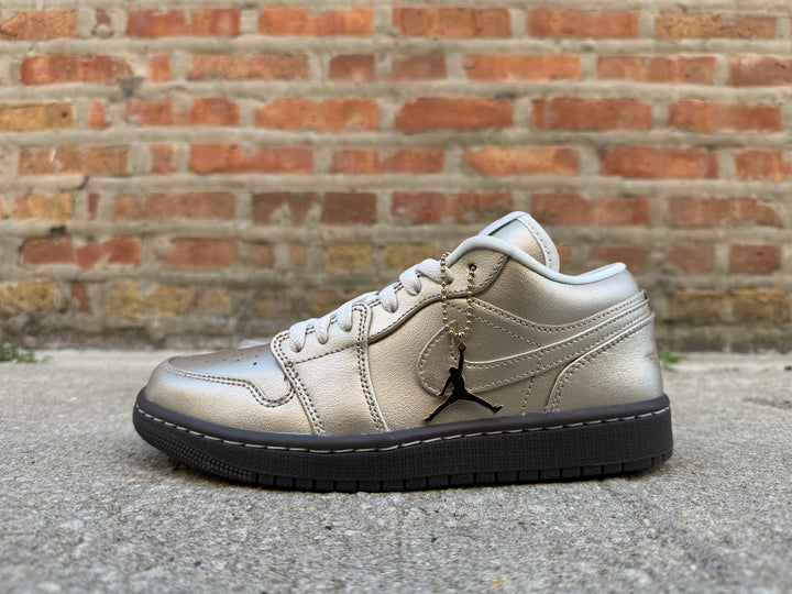 Women’s Air Jordan 1 Low SE “Metallic Zinc”