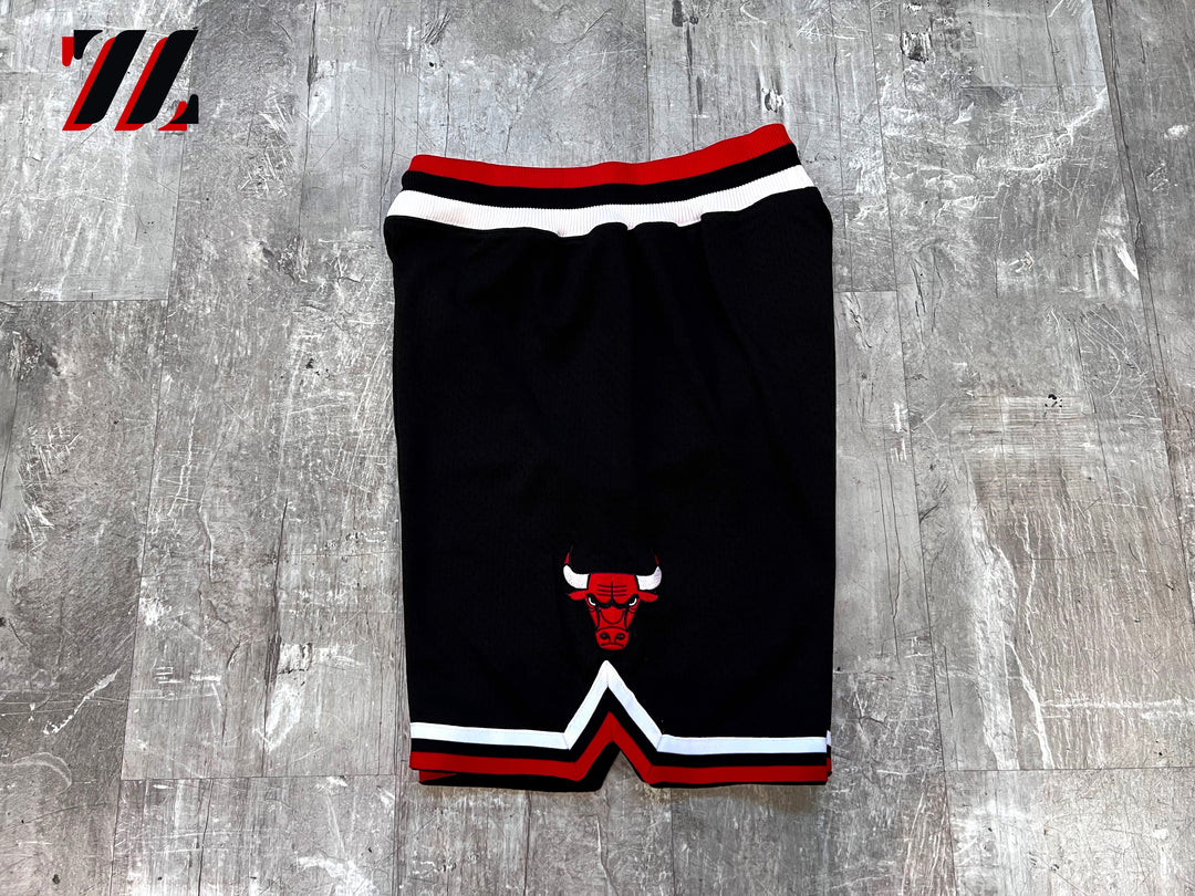 chicago bulls shorts black and red