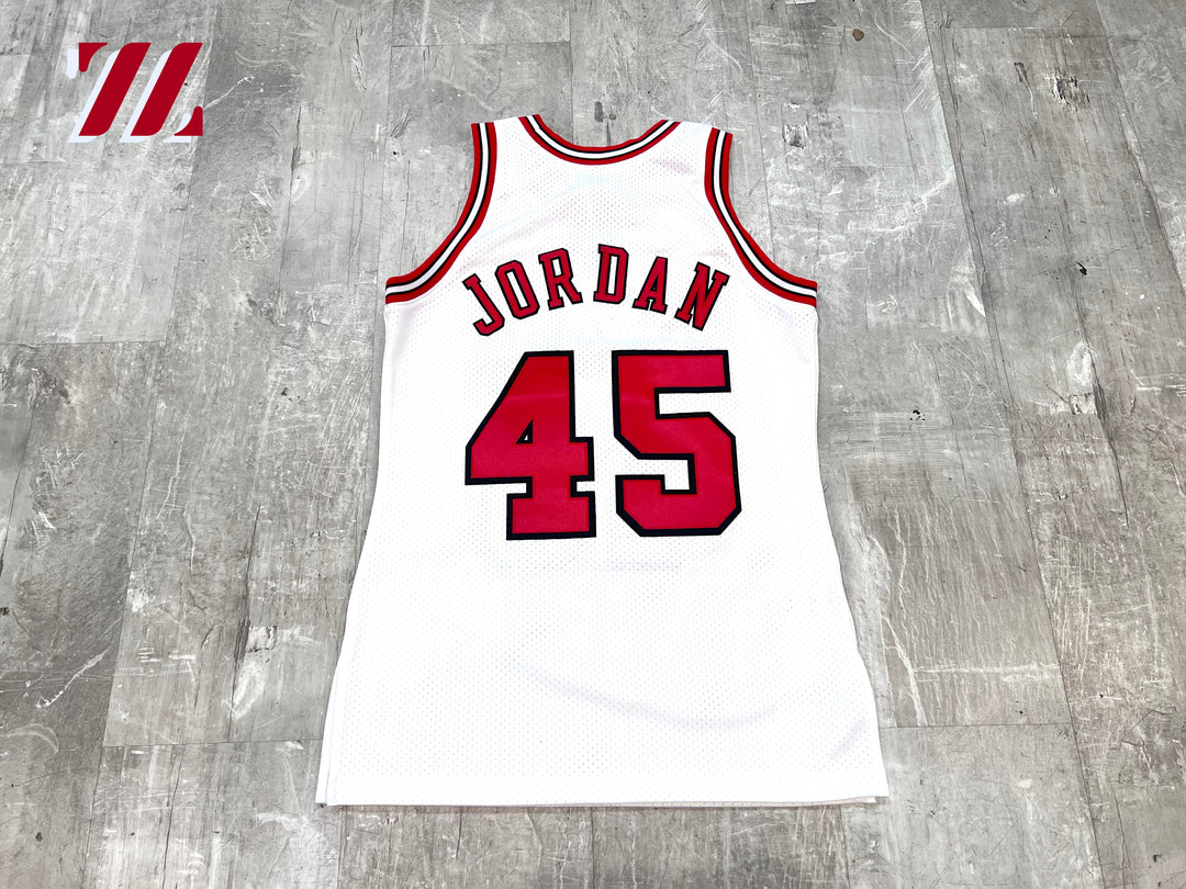 Mitchell & Ness Michael Jordan '95-'96 Bulls Jersey – SUCCEZZ BY
