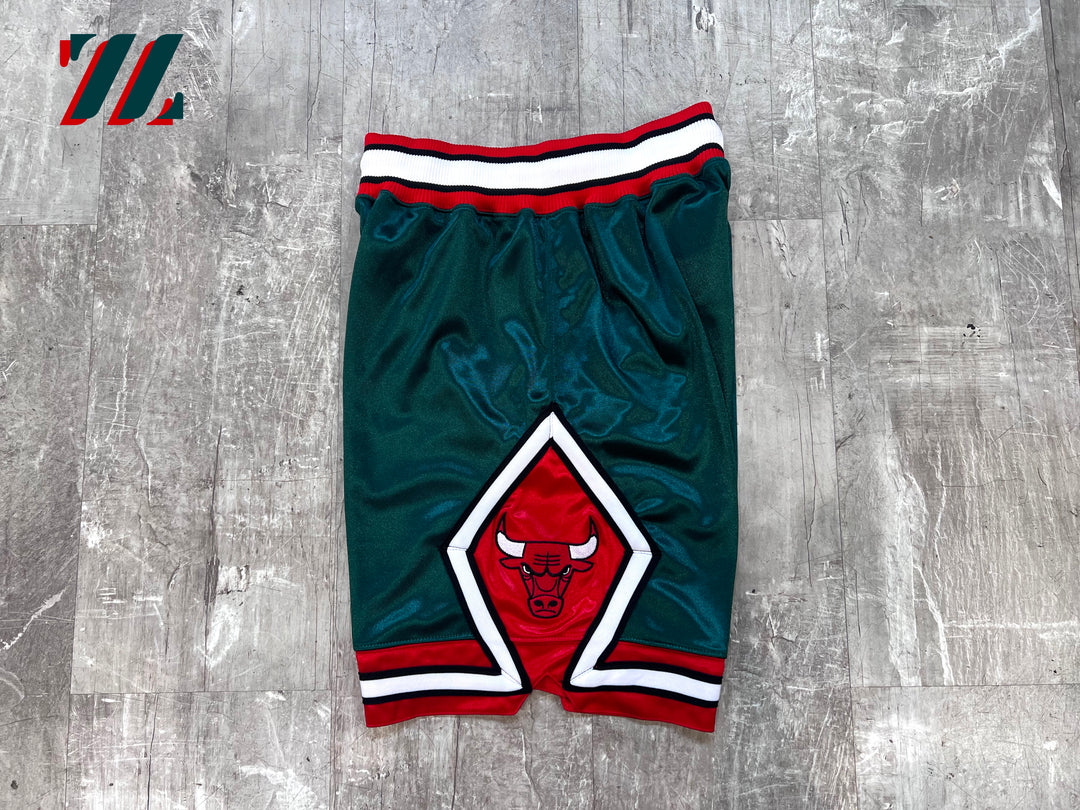Mitchell & Ness Chicago Bulls Authentic Shorts - Large - Dark Green