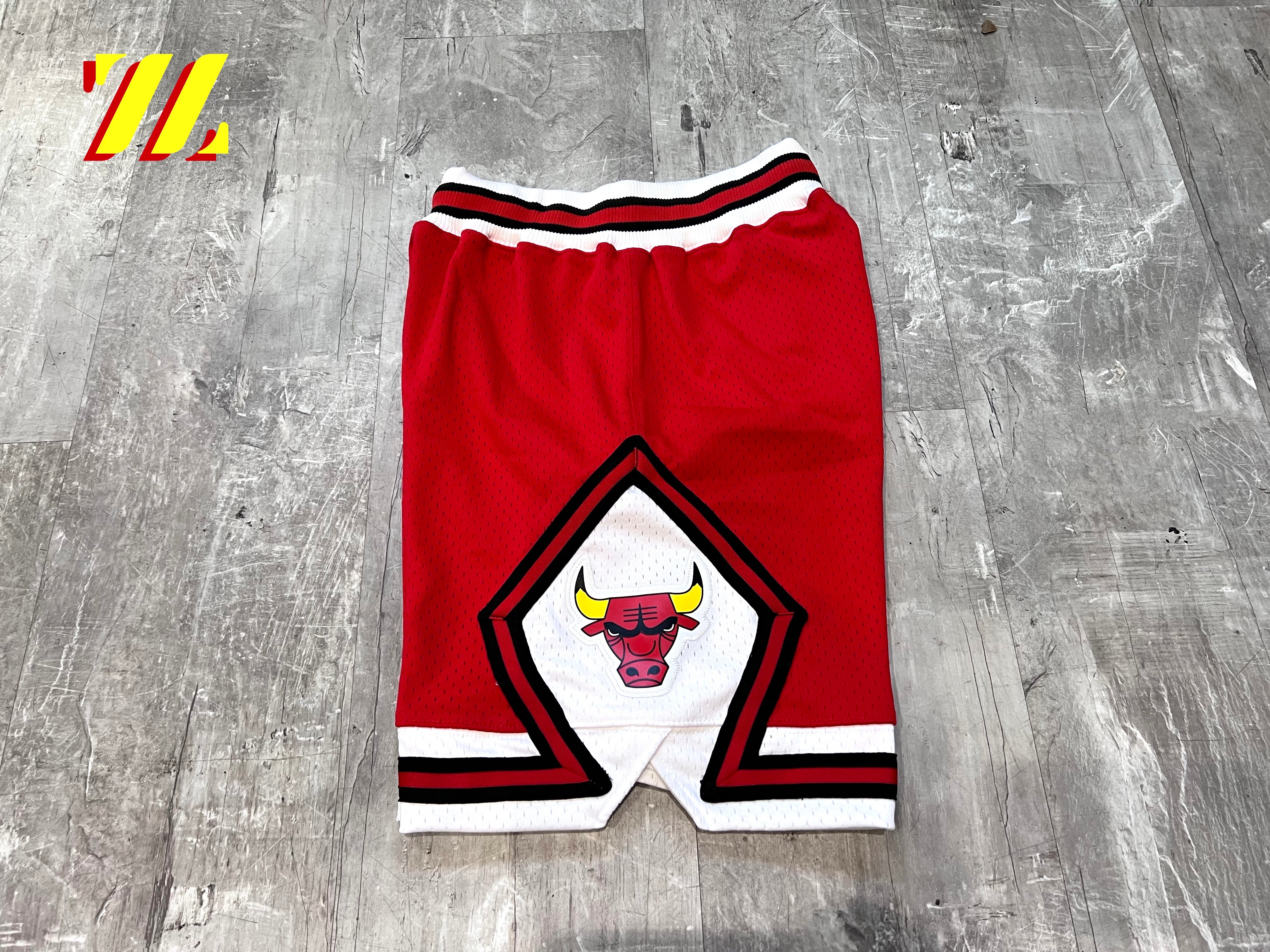 Men’s Mitchell & Ness Chicago Bulls Road ‘75-‘76 Shorts