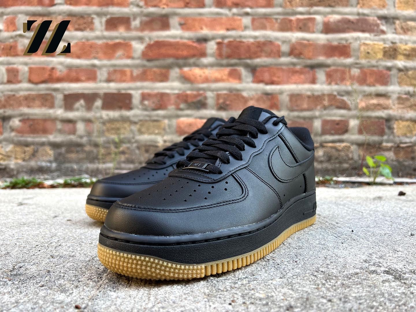 Mens nike air force 1 black gum outlet sole